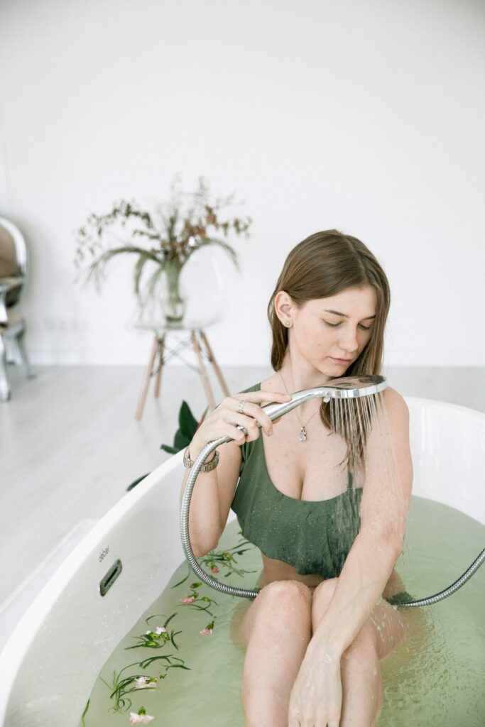 Anwendung von Reiswasser im Haar